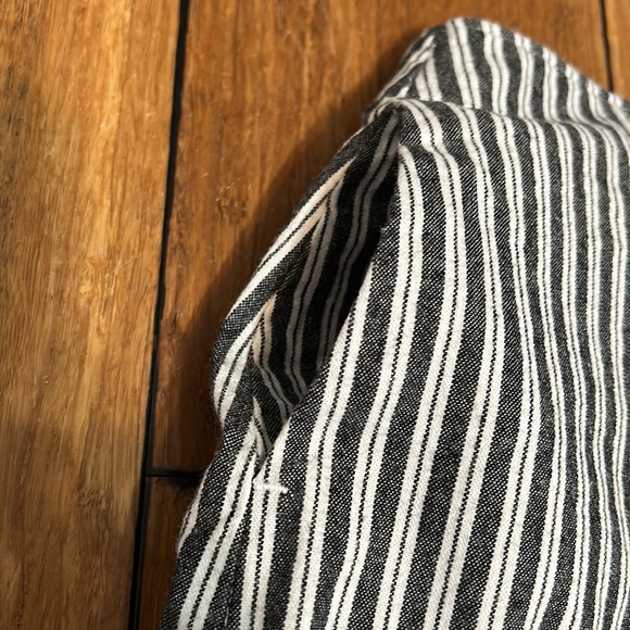 Hollister Grey and White Striped High Waitsed Skirt - Picture 5 of 11